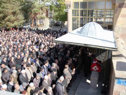 Parlak gözyaşlarıyla uğurlandı